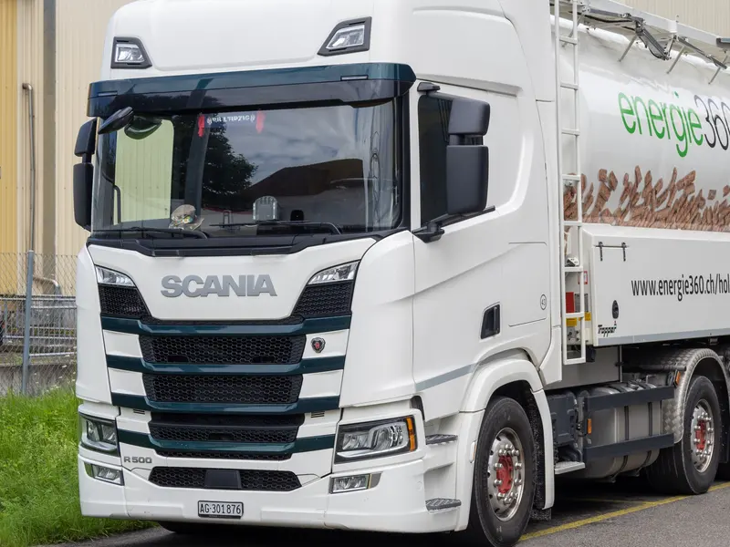 Caminhão Scania visto de frente